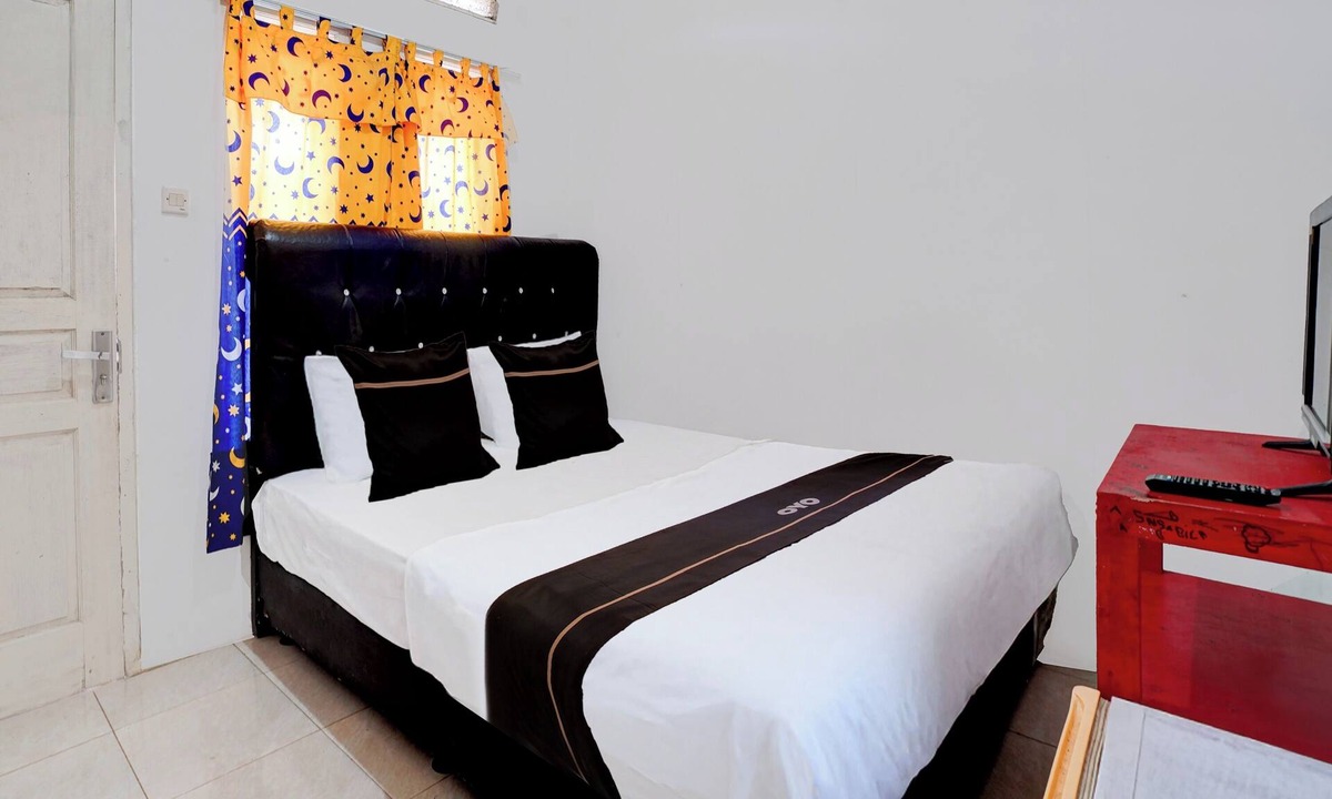 Cisarua Hotel | OYO 95065 Villa Ade