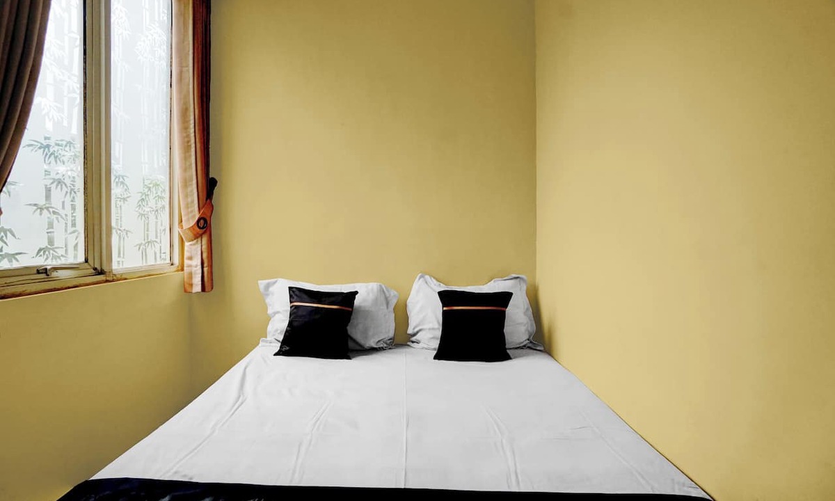Probolinggo Hotel | OYO 95290 Incess Diana Syariah