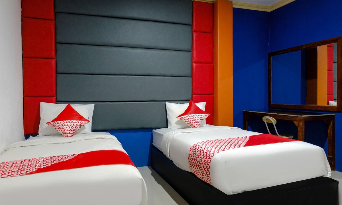 Trenggalek Hotel | OYO Life 2966 Hotel Atriaz