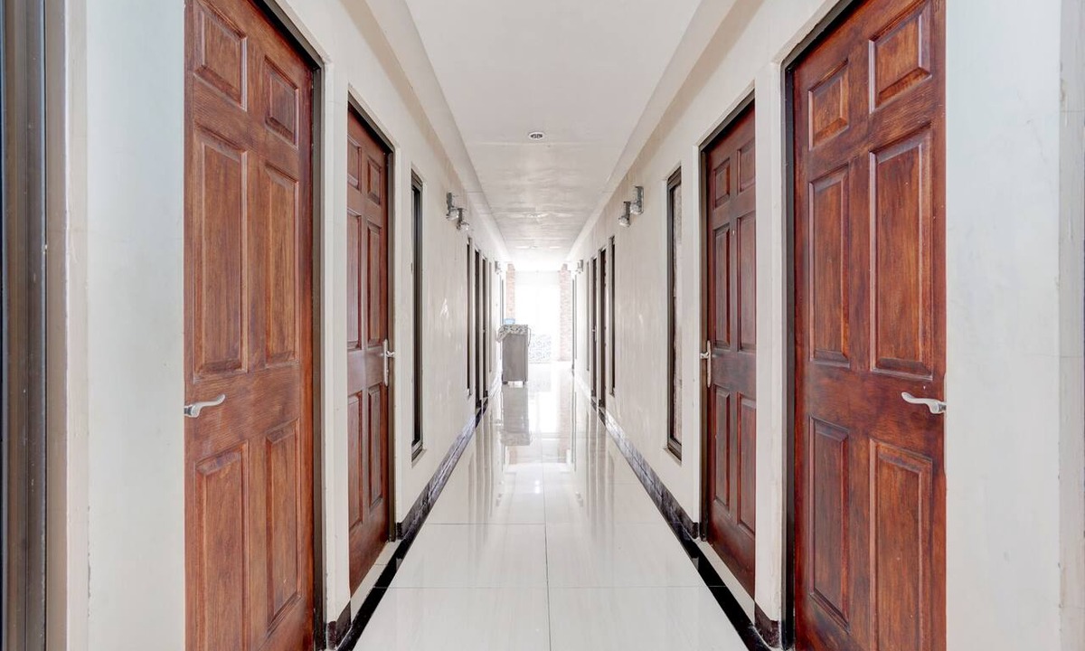 Surabaya Hotel | OYO Life 90606 Glass House Citraland Syariah