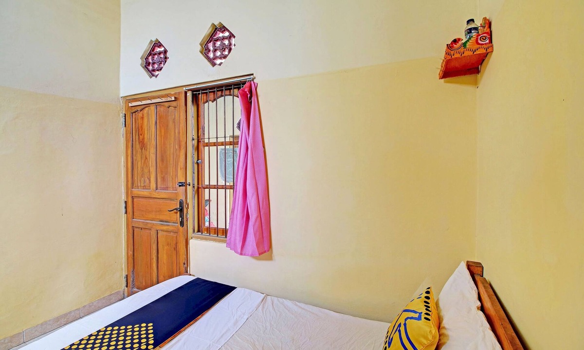 Buleleng Hotel | OYO Life 92954 Shanti Kost