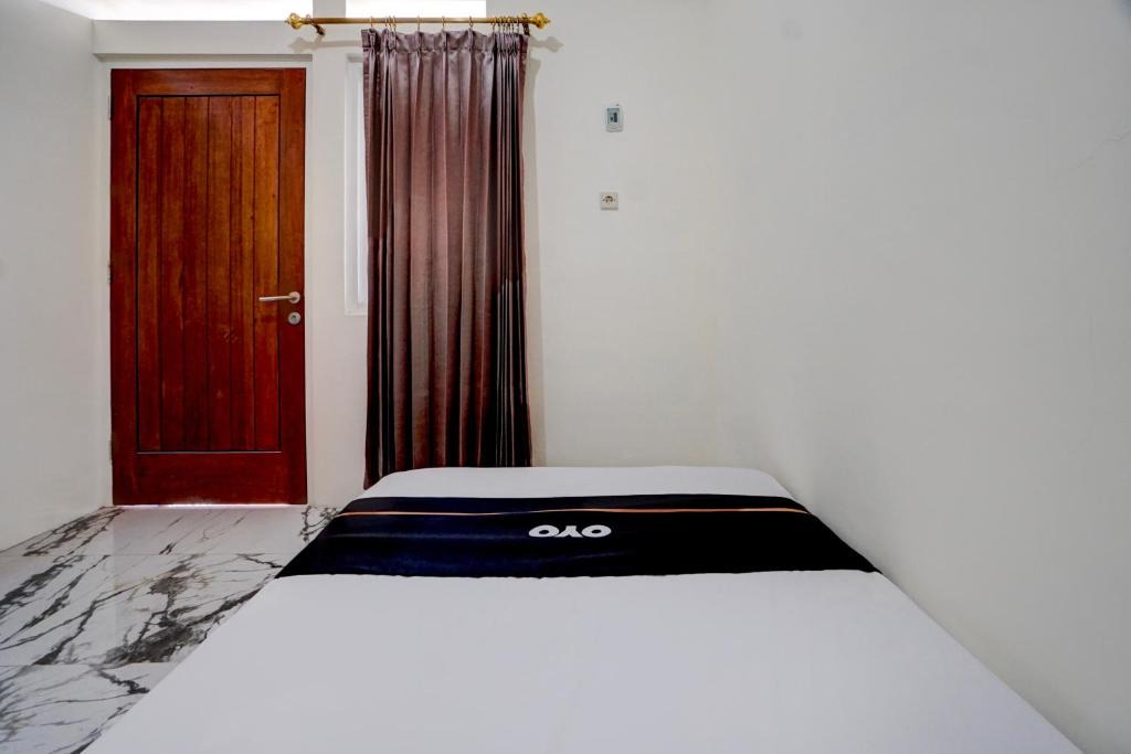 Dinoyo Hotel | OYO Madani Guest House Syariah