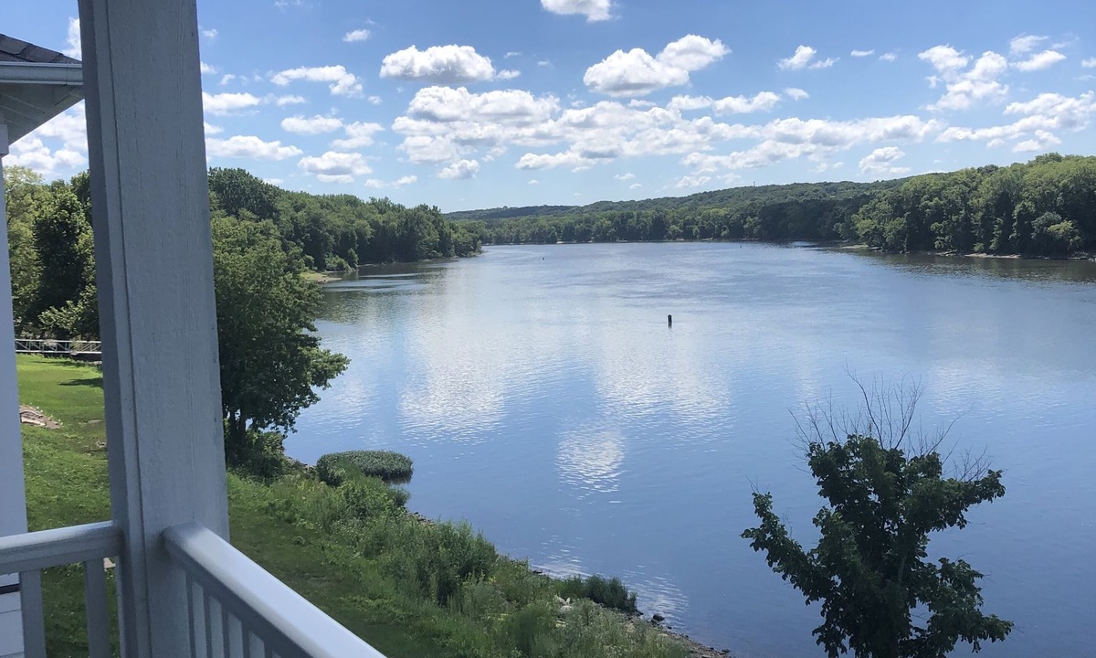 Ottawa House | Panoramic riverfront view/King bed/5 min off I-80/Nature trails/Clean and Quiet!