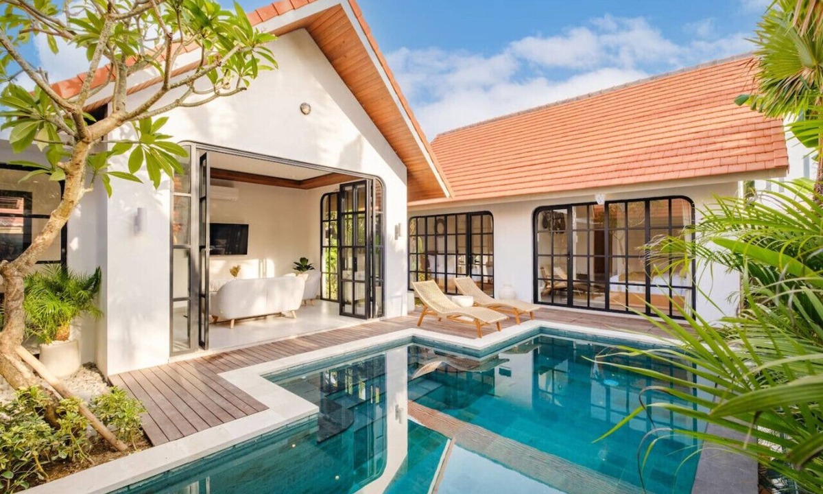 Berawa Villa | Prime Canggu, 3BR Private Pool Villa by Orivista , 2Min - Finns & Atlas