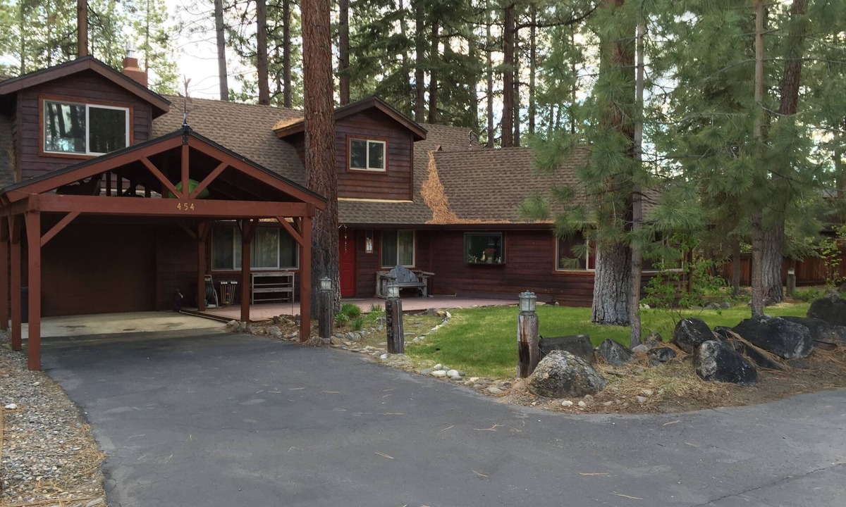 Elk Point House | Private neighborhood beach, gated community. 3 miles from casinos -8ppl