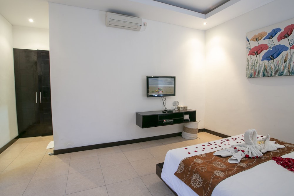 Dewi Sri Villa | Racca Villa 1 Bedroom in border line Seminyak , Legian