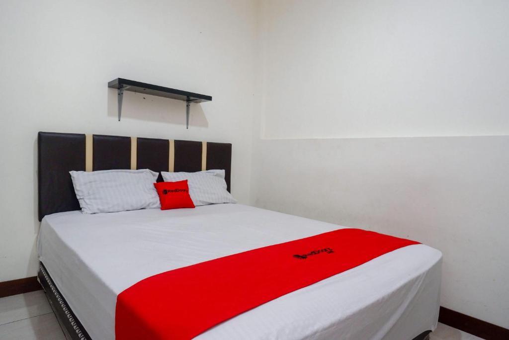 Sidomulyo Hotel | RedDoorz at Karangploso 2