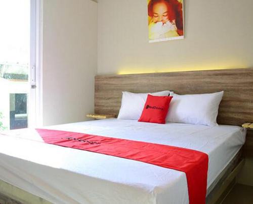 Old Jakarta Hotel | RedDoorz near Mangga Dua Square