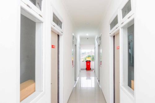 Purwokerto Hotel | RedDoorz near Rita Super Mall Purwokerto