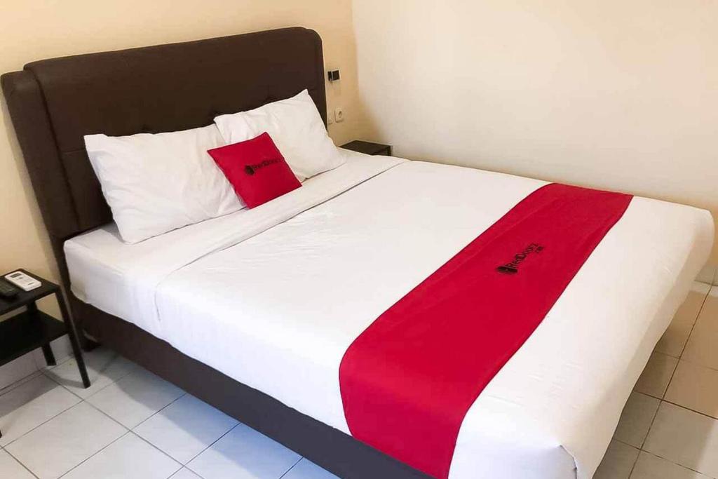 Cikarang Hotel | RedDoorz @ Pavilion Residence Cikarang