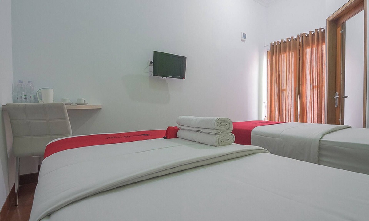 Cigugur House | RedDoorz Plus near Alun Alun Kuningan