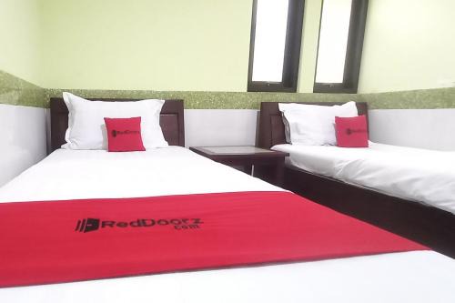 Krian Hotel | RedDoorz Syariah near Bypass Krian