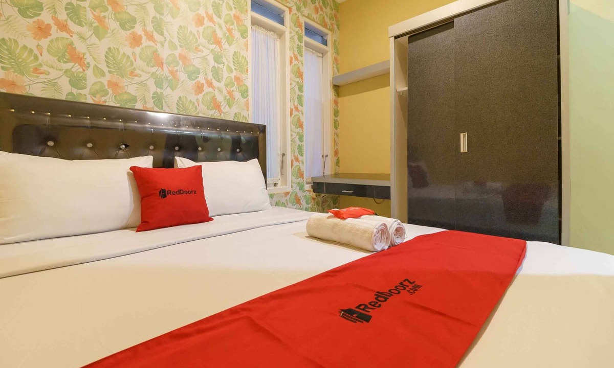 Bukittinggi Hotel | RedDoorz Syariah near Jam Gadang Bukittinggi 2