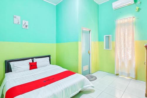 Karangtengah Hotel | RedDoorz Syariah near RS Dr Hafiz Cianjur