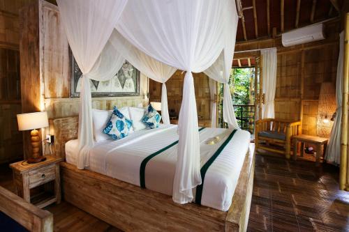 Kenderan House | Romantic Bamboo Villa & SPA Ubud
