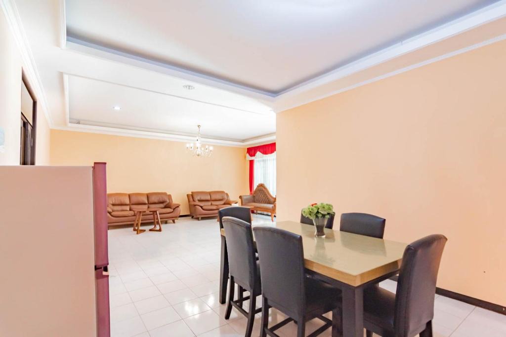 Bandung Hotel | Shofy Guest House Mitra RedDoorz