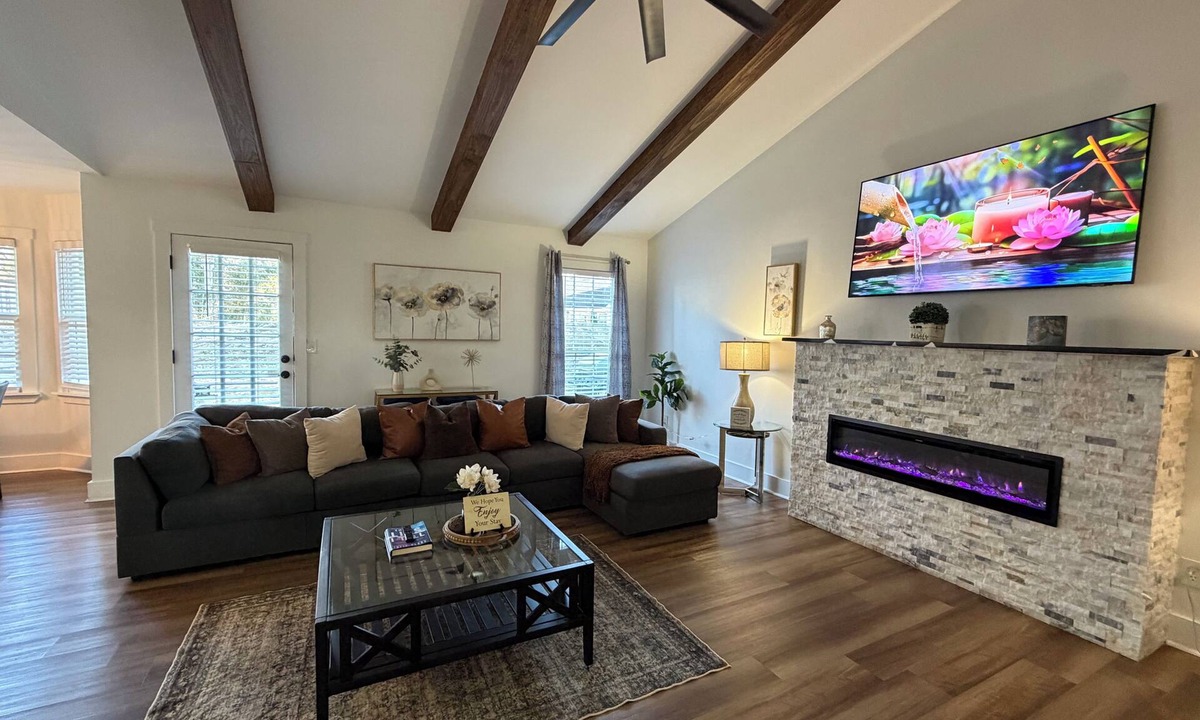 Lawrenceville House | Spacious 5-bedroom house in awesome Lawrenceville with AC
