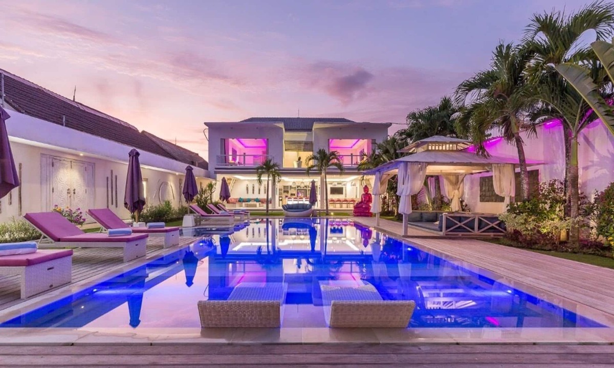Sunset Road Villa | STUNNING 8 BEDROOM FULL STAFFED MODERN PROPERTY, 2 HUGE PRIVATE POOLS, CATERING