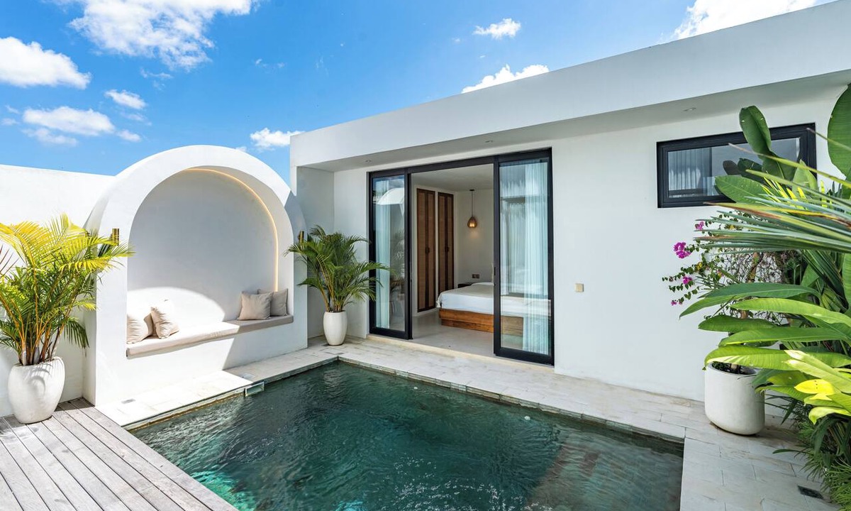 Munggu Villa | Stylish 2BR Private Pool Villa Walk to Seseh Beach Near Canggu