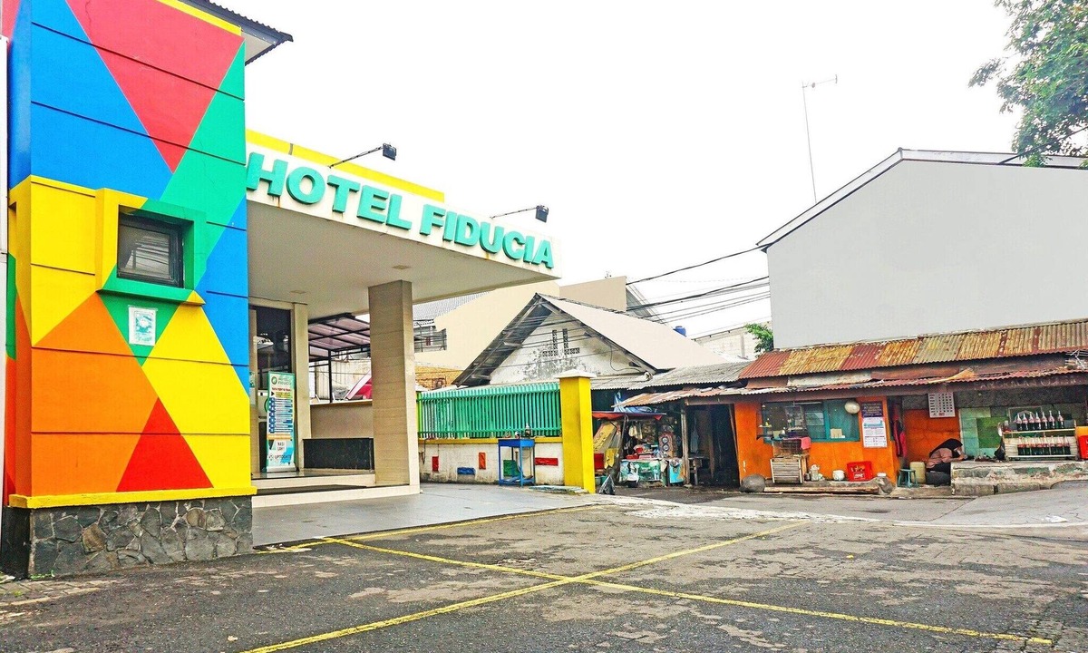 East Jakarta House | Stylish DBL Suite Escape W/Free WiFi and Parking