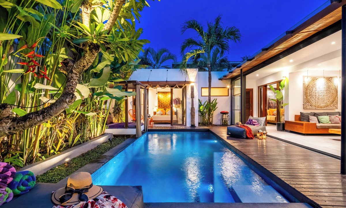 Kerobokan Villa | Stylish Luxe Design, 5-mins drive to Beach, BBQ, Peaceful, Cozy & Fast WIFI.