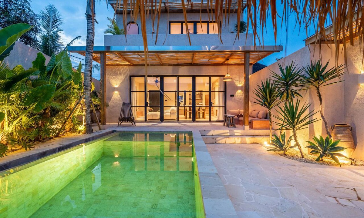 Tumbak Bayuh Villa | Sunset Rooftop | Private Pool | Quiet Canggu Villa