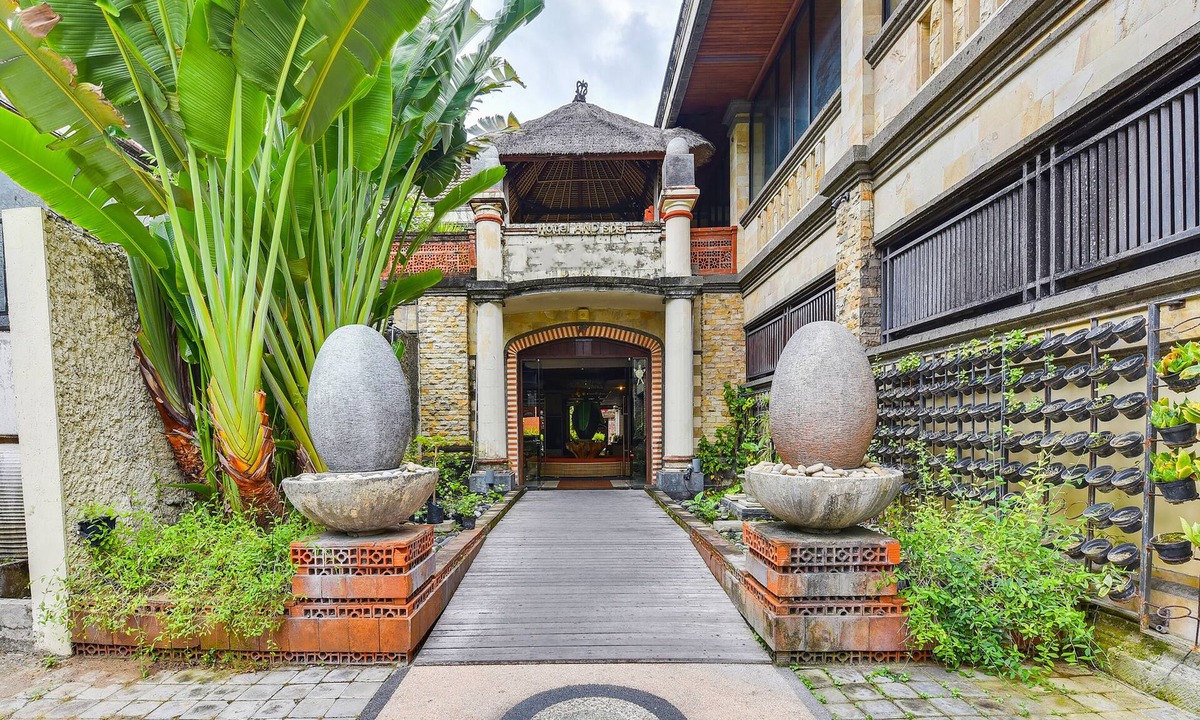 Kuta Hotel | Super OYO Townhouse Oak Maxi Hotel Legian