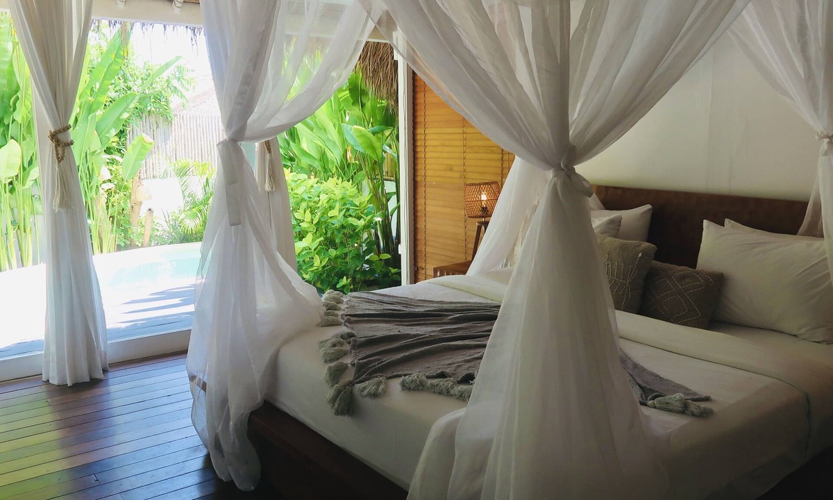 Mushroom Bay Bed & Breakfast | The Shacks at Sandy Bay