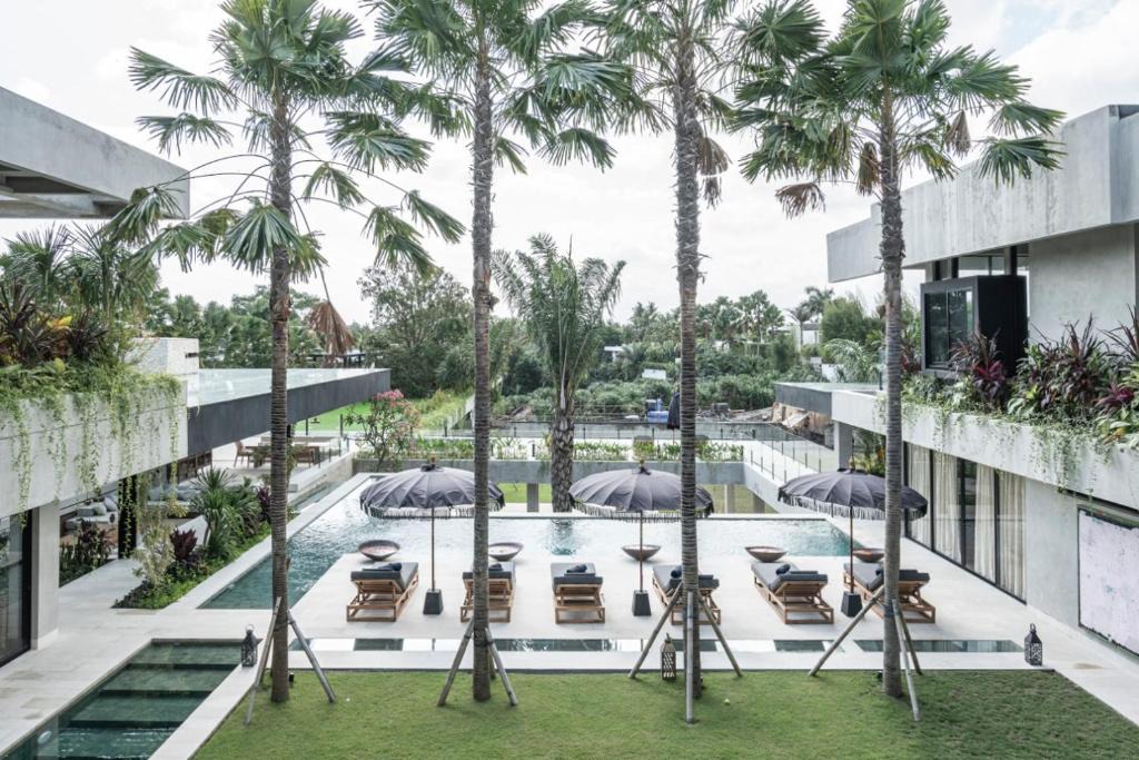 Tumbak Bayuh Villa | The V House Bali - Luxurious designer Villa in Canggu