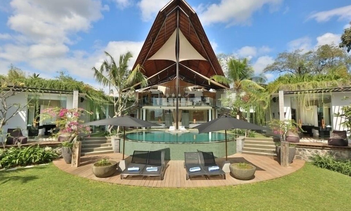 Babakan Villa | Toraja, Luxury 4 Bedroom Villa, Feature Garden, Canggu