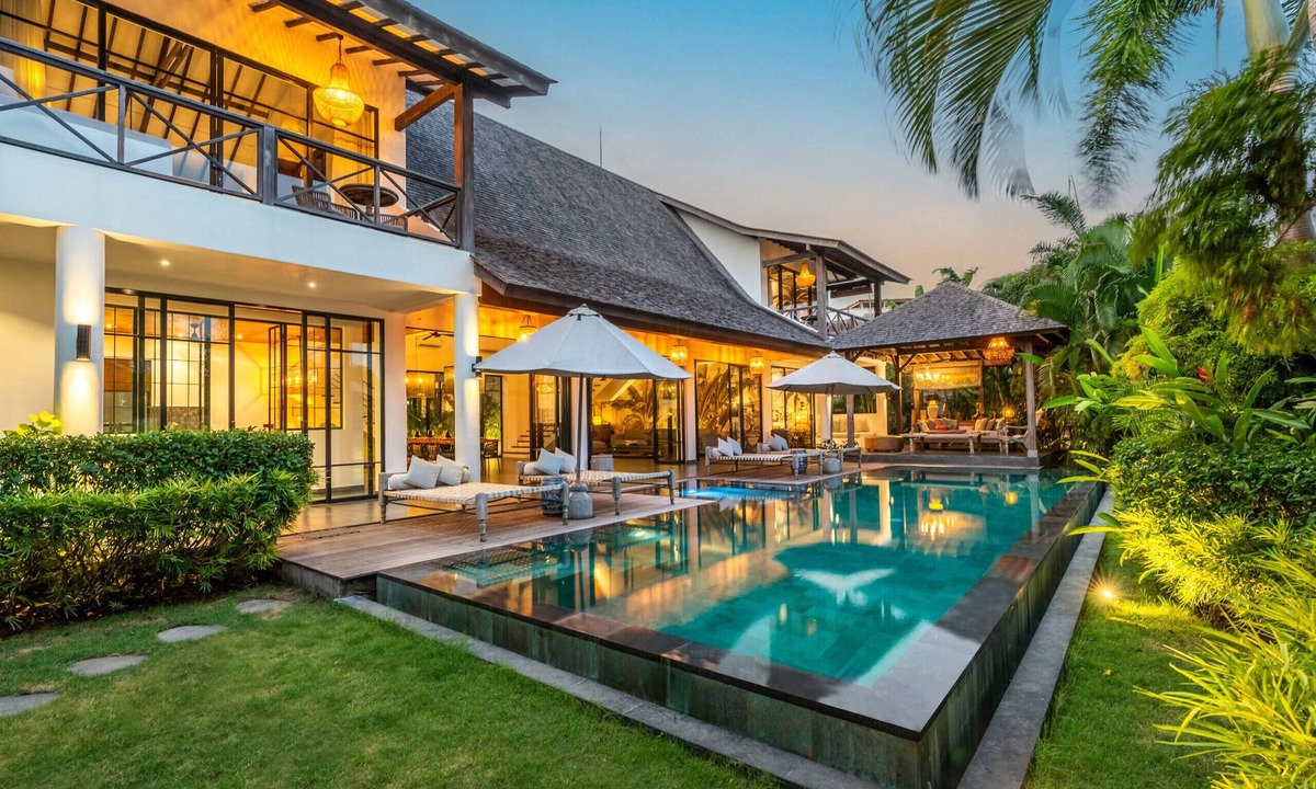 Pererenan Villa | Two Pools | Sleeps 20 | Pererenan Beach