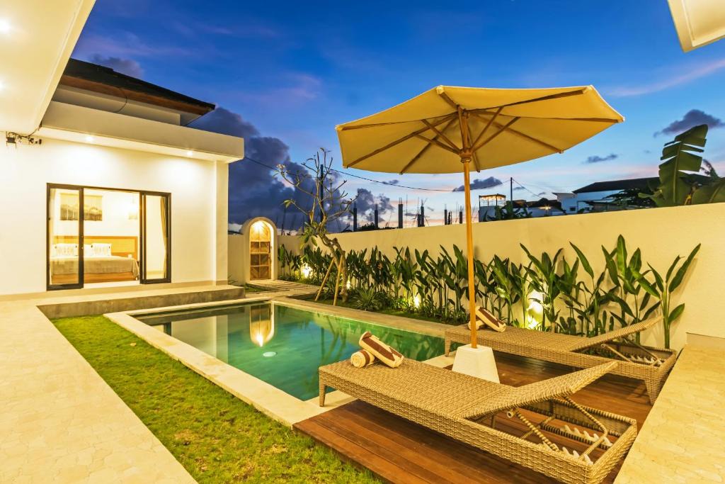 Berawa Villa | Villa Celestial Brand New Enchanting 2 BR with Aircon Living Canggu