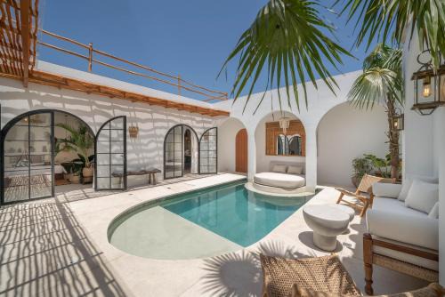 Babakan Villa | Villa Heiwa - Tropical meets Mediterranean, 2BR Canggu Villa