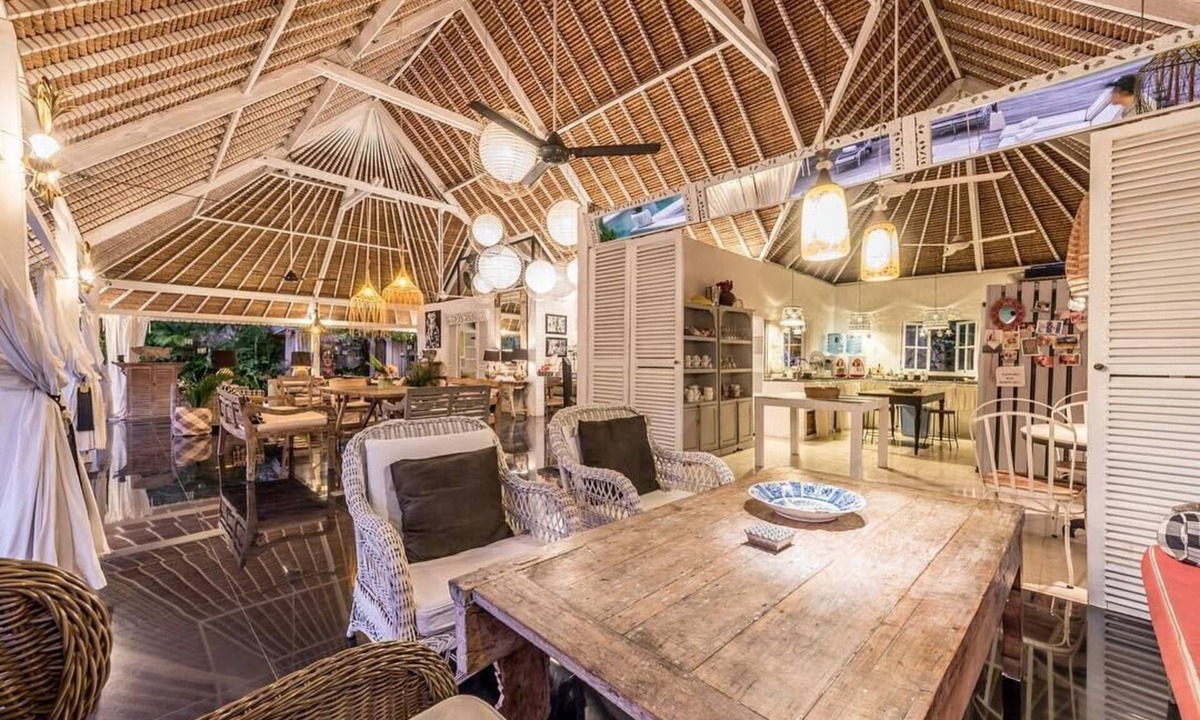 Laksmana Villa | Villa Kalis, large villa in the heart of Seminyak, Bali