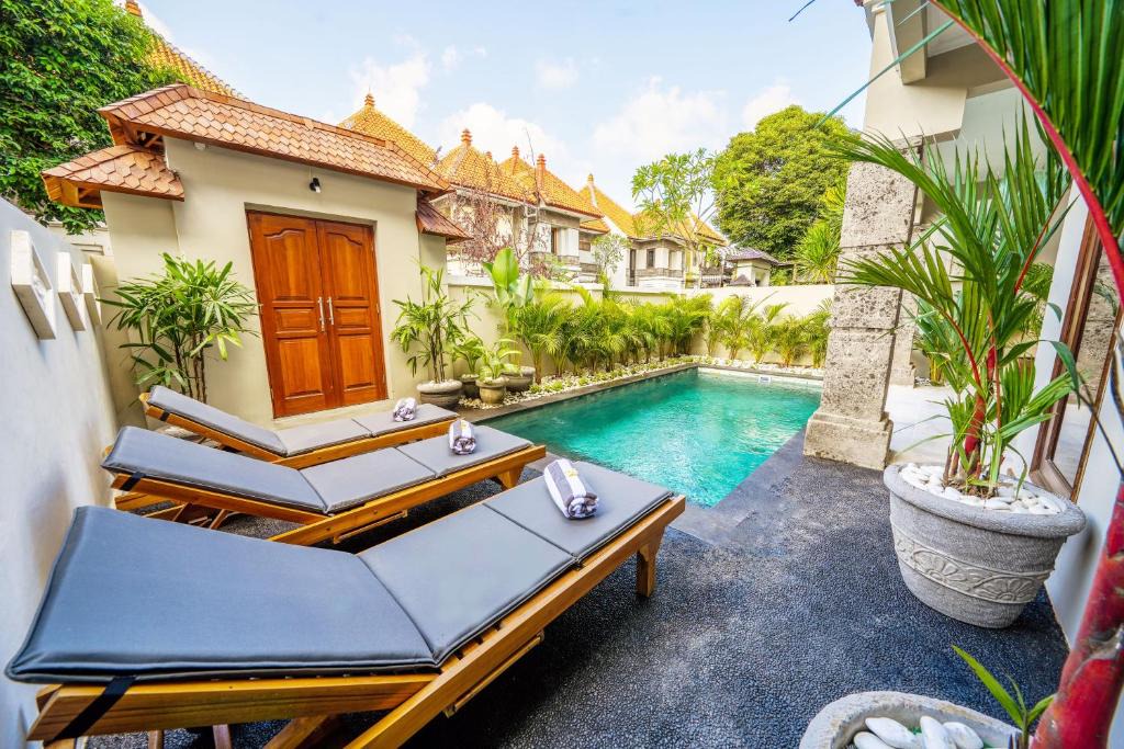 Kartika Plaza Villa | Villa MARIE - KUTA - 6 Bedroom 4 Bathroom Villa - Great Location !
