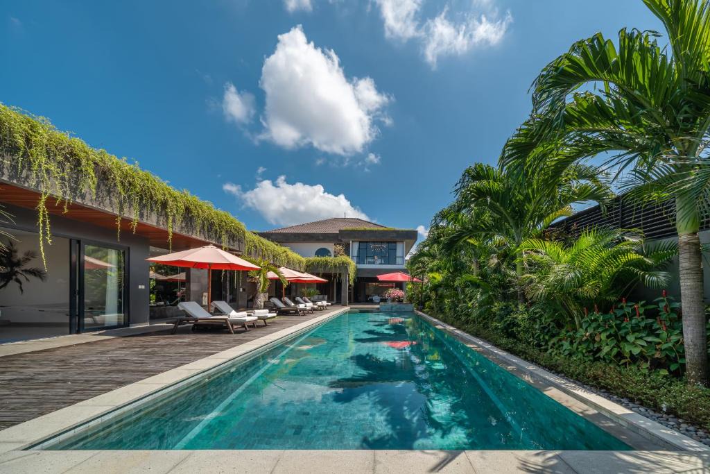 Sunset Road Villa | Villa Nishiki - Tropical 5BR Luxe Villa with 20m Pool, Gym & Karaoke