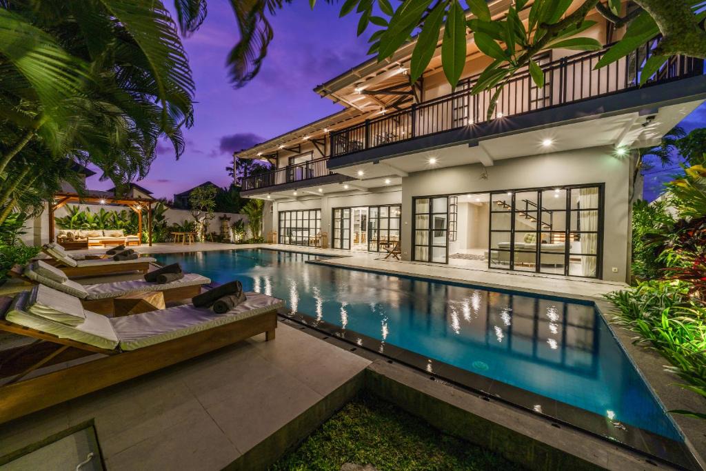 Berawa Villa | Villa Okenada - Modern 5-bedroom pool villa in Berawa!