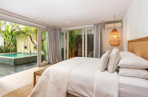 Laksmana Villa | Villa Santhira 3BR Pool Villa Near Eat Street