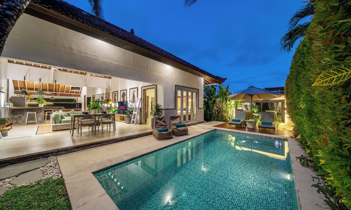 Petitenget Villa | Villa Sarong 1 funky design in prime location close to Potato Head