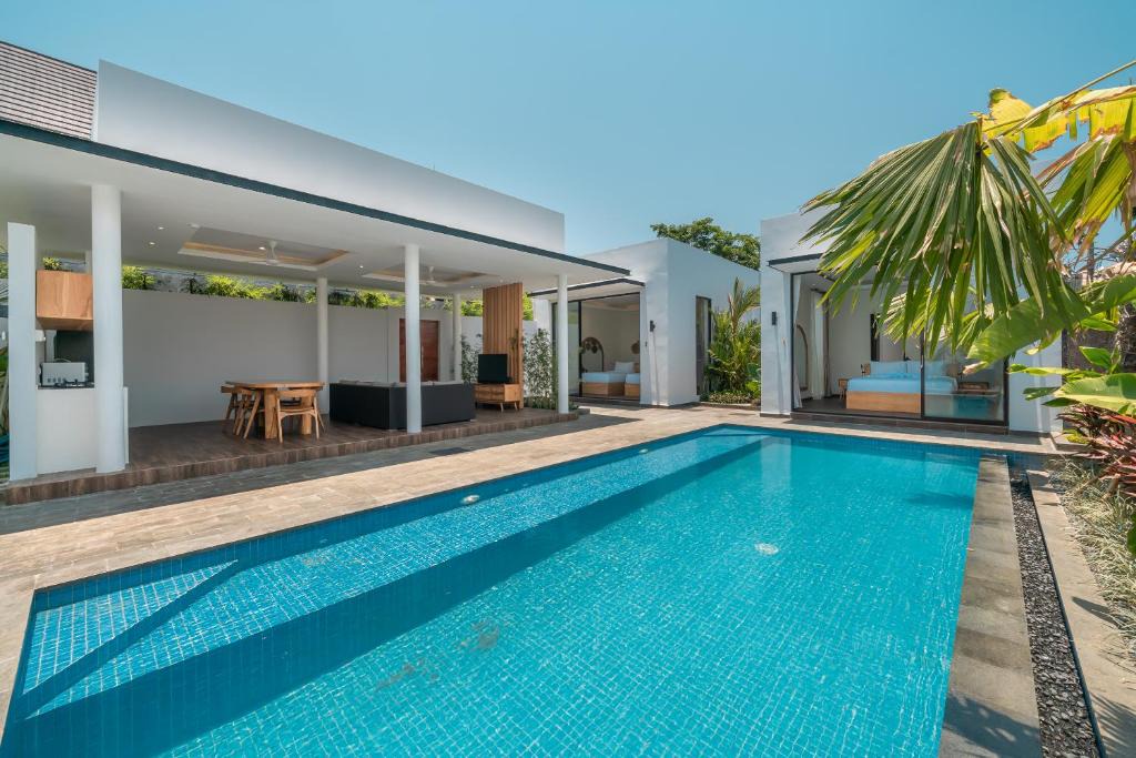 Nakula Villa | Villa Selikur 1 - Spacious 3BR Villa in Seminyak! Perfect location!