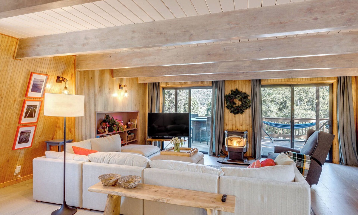 Pine Mountain Club Cabin | Walk to Village: Cozy Cabin in Pine Mountain Club!