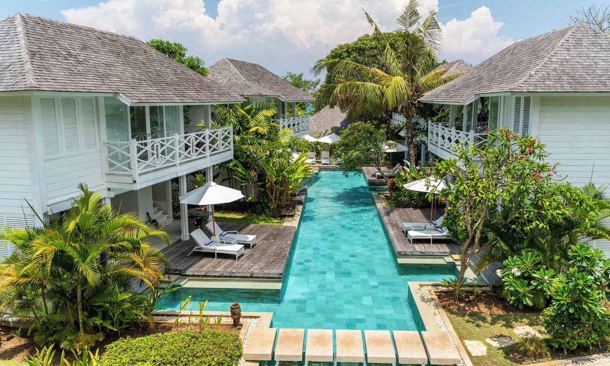 Mushroom Bay Hotel | White Horse Retreat