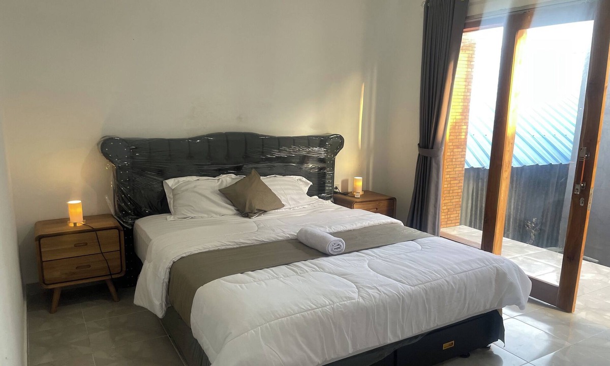 Batu Bolong Hotel | Zee House