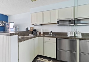 232 Edgewater | Lake Charlevoix Views | Downtown | Pool, Hot Tub, Sauna in Charlevoix