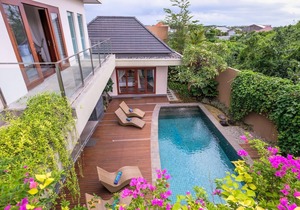 3 BR Private Pool Villa, 5 mnts walking to the beach and Seminyak shopping area