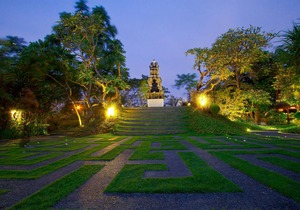 3 BR Private Pool Villa, 5 mnts walking to the beach and Seminyak shopping area