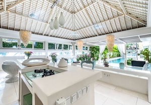 5BR White Pool Villa, Close to Beach | Puro Blanco