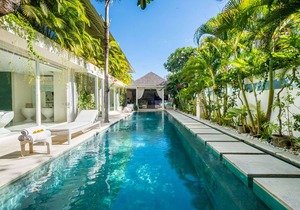 5BR White Pool Villa, Close to Beach | Puro Blanco