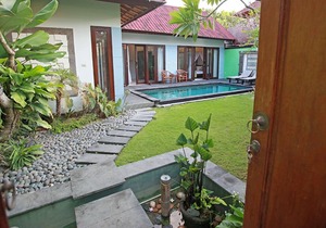8 Ensuite Bedrooms, 3 Private Villas, Sleeps 16