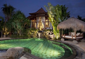 A Private Bali Haven Just Steps from the Sea – 1081